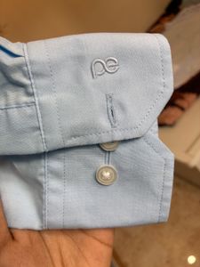 Peter England: Light Blue Button-Down Shirt