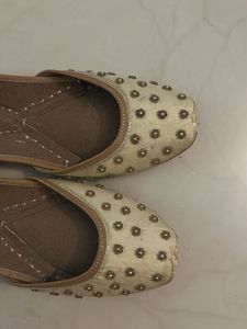 Anouk Ethnic Juttis
