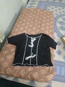 Cute Black & White Top