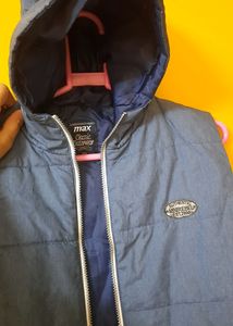 Unisex Sleeveless Jacket Wth Hoodie