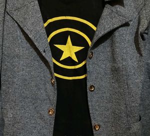 ✨ Stylish Grey Blazer with Star Print Inner Tee