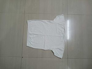 Stylish Graphic Print T-Shirt (good condition) 👍