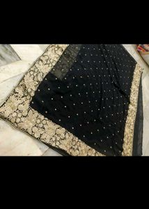 Black Saree 🖤 ...with Beautiful Border😍 💫