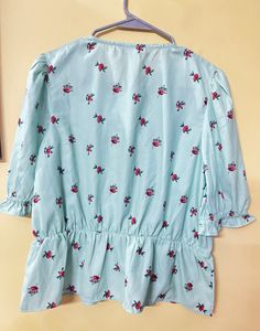 Green Top With Short Sleeves