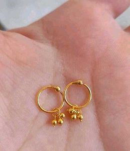 Beautiful New Small Earrings Gold