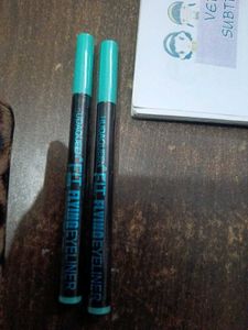 HUDAQUEEN Fit Flying Eyeliner