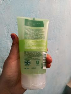 Simple Refreshing Facial Wash