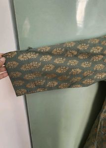 Selling Woman&#39;s Kurta