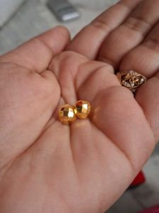 Beautiful New Dimond Cut Studs