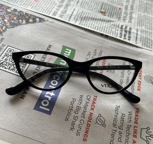 Stylish Vogue CatEye Wear(Frame)