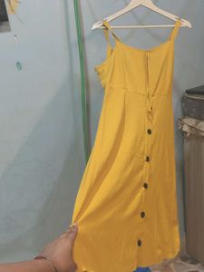 A Beautiful Dress You Can Wear With White Inner