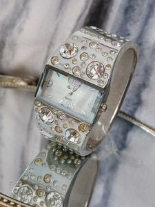 Quartz Analog Bracelet Watch