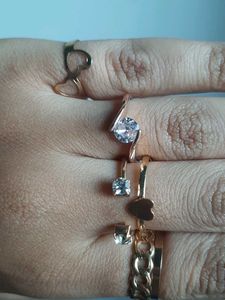 CHIC SET OF 6 RINGS