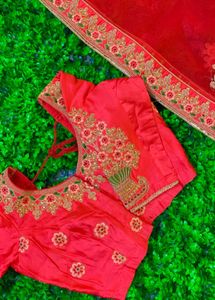 Red lehnga
