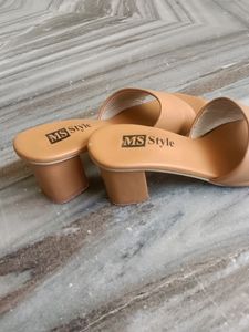 BLOCK HEEL