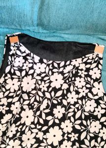 Floral Print Sleeveless top with metallic detail