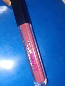 HUDA BEAUTY Lipstick