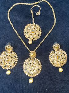 pendant Set with Tika