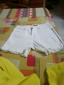 Dressberry White Shorts