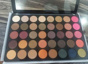 SWISS BEAUTY HD 40 COLOUR PROFESSIONAL EYESHADOW