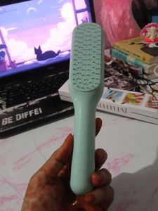 Self Cleaning+Styling Comb (Trending)