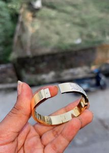 🇮🇹 Valentino Imported Gold &amp; Crystal V Bangle