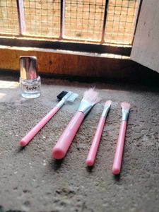 Nail paint Top Coat And Makeup Brush 🖌️