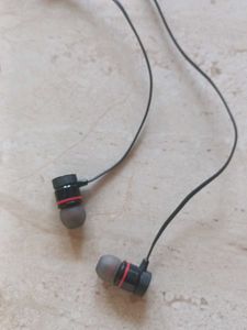 Bluetooth Wireless Earphones With Data Cable