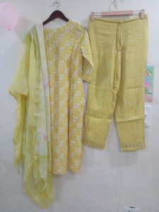 Beautiful and elegant Floral Kurta Set