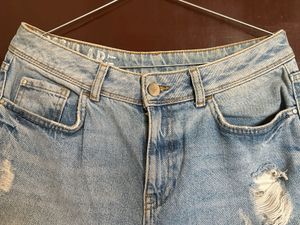 Ripped straight fit jeans