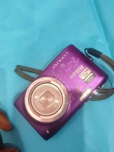Nikon Coolpix S2700 With 4 Gb Memory Card And CHAR