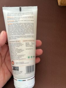 VLCC Indian Berberry Face Scrub