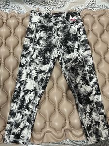 Black & White Print Leggings