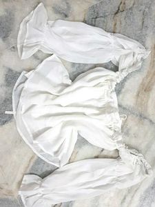 🐩Chic White Off-Shoulder Top
