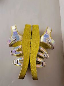 Cute girl&#39;s Sandals