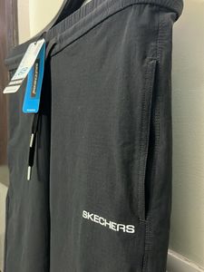 SKECHERS BLACK SOLID TRACK PANTS WITH 3 ZIP POCKET