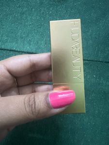 Hudabeauty Power Bullet”interview” Matte Lipstick