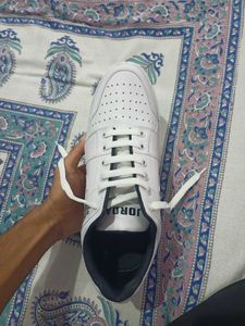 Minimal Casual White Sneakers
