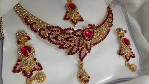✨️Elegant Ruby Red & Gold Tone Jewellery Set✨️