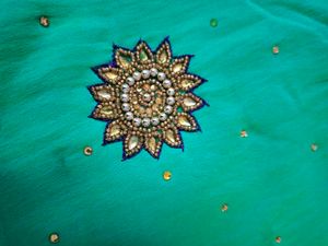 Elegant Green Dualtone Saree With Blouse