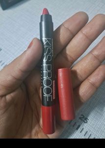 contour+concealer+lipstick+eyeshadow