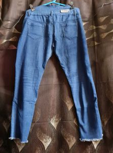 Frayed Hem Cropped Jeans