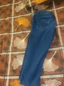 Dark Wash Capri Jeans