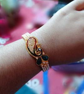 Elegant Gold-Toned Bangle