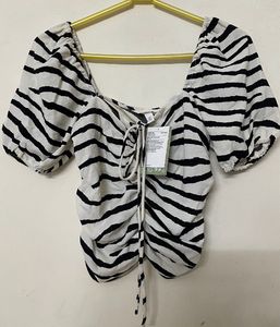 H&amp;M Black &amp; White Top