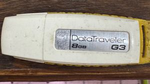 DataTraveler 8GB And 4 USB Drive