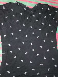 Cute Black Leaf Print Tee