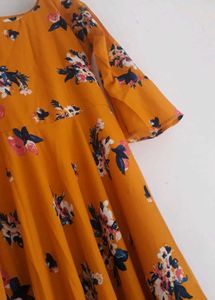 GREAT PRiCE DROP🔥 YELLOW FLORAL RPINTED GOWN