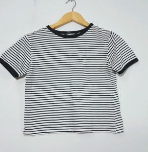 Zudio Black &amp; White Stripped Crop T-Shirt(women&#39;s)