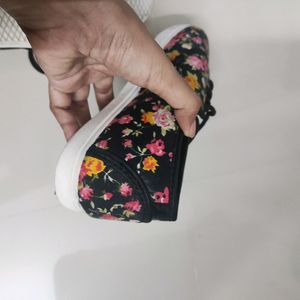 Black Floral Printed Casual Shoes